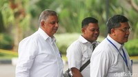 Dia tak banyak bicara saat ditanya tentang kehadirannya. Sofyan hanya menjawab singkat saat ditanya apakah kehadirannya sebagai saksi untuk kasus dugaan suap PLTU Riau-1 atau tidak.