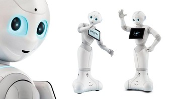 Pepper adalah robot buatan perusahaan konglomerat asal Jepang, Softbank. Pepper saat ini digunakan sebagai resepsionis yang dapat mengenali wajah pengunjung menggunakan facial recognition di kantor, rumah sakit, dan bank. (Foto: Service Desk Institute)