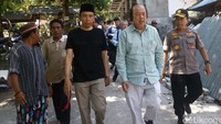 Nanti ini bisa dibuatkan pasar basah selain rumah nya kita akan bangun. Kita ikut arahan dari pak Gubernur saja (TGB), ujar Tahir.
