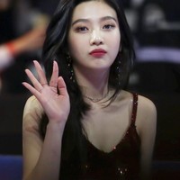 Setelah debut, tubuh Joy jauh lebih ramping. Banyak spekulasi yang menyebutkan kalau pemilik nama asli Park Soo-yeong ini telah melakukan operasi kelopak mata, hidung, dan operasi rahang agar wajahnya berbentuk V-shape. Foto: istimewa