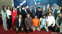 Para artis ini hadir bersama Presiden RI ke-3 BJ Habibie.