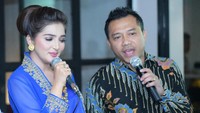 Tak hanya itu, ia juga mengundang Ashanty dan Anang Hermansyah. Keduanya pun tampak mengisi acara tersebut. Foto: Dok. Instagram/vennamelindareal