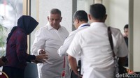Pihak KPK sendiri belum memberi keterangan terkait kehadiran Sofyan.