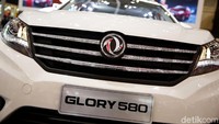 Pada ajang Gaikindo Indonesia International Auto Show (GIIAS) 2018, DFSK coba memperkenalkan Super Experience Activity bertajuk BY DREAMS TO GLORY di Indonesia. Dengan mengusung tema ini DFSK coba memiliki pemahaman mendalam akan tren perkembangan industri otomotif serta pandangan unik mengenai arah perkembangan kendaraan bermotor di masa depan.