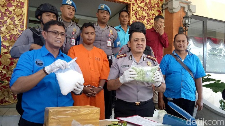 Kurir Narkoba Rp 3,1 Miliar Diciduk di Denpasar Kurir Narkoba Rp 3,1 Miliar Diciduk di Denpasar