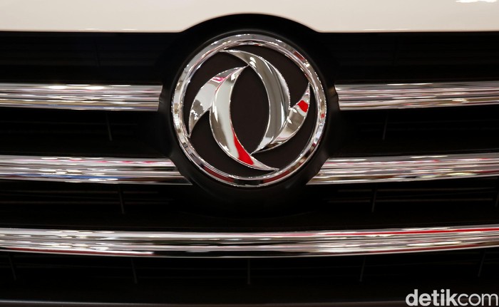 Produsen mobil China DFSK ikut meramaikan GIIAS 2018. Glory 580 digang menjadi penantang Honda CRV. ilustrasi glory 580, logo glory 580, logo dfsk, ilustrasi dfsk