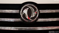 DFSK juga coba lebih memperkenalkan CITY SUV dengan 7 kursi, Glory 580 tak hanya memiliki desain bertaraf internasional, ruang yang luas dan praktis dengan tujuh kursi atau kapasitas penumpang yang besar, namun juga sebagai pelopor garansi super selama 7 tahun/150.000 km di Indonesia.