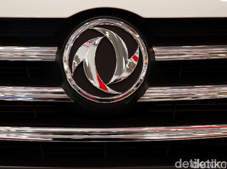 Sama-sama Mobil China, Larisan Wuling atau DFSK?