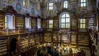 Foto: State Library Oratoriana Girolami berada di Naples, Napoli, Italia. Namanya State Library Oratoriana Girolami. Ini merupakan perpustakaan tertua di Naples. Perpustakaan ini dibuka untuk umum semenjak tahun 1566. (State Library Oratoriana Girolami)