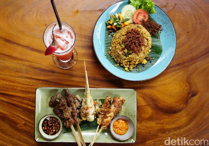 Cerita Rasa : Di Sini Ada 3 Jenis Sate dan Nasi Goreng 