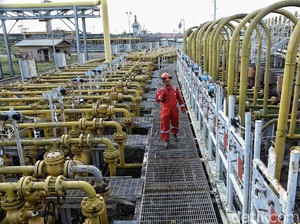 Mengurai Benang Kusut Defisit Migas