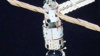 Satelit Palapa-A2 merupakan satelit telekomunikasi milik Indonesia yang juga dibuat oleh Hughes Aircraft Company. Satelit yang juga dioperasikan oleh Perumtel ini diluncurkan pada 10 Maret 1977 menggunakan roket Delta 2914. Satelit ini mengorbit hingga bulan Januari 1988. (Foto: Space Techno Information)