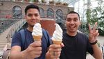 Sluuurrp! 10 Momen Seru Rayi RAN Saat Ngopi hingga Makan Es Krim Cone
