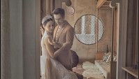 Namun ada kejadian lucu saat pemotreatan berlangsung. Baim Wong ternyata lupa membawa sepatu. Padahal, Paula sudah berdandan sangat cantik bak ratu. Foto: Instagram Darwis Triadi
