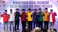 Hari ini, para sekjen parpol koalisi Jokowi kembali tampil kompak yaitu dengan memakai peci (Foto: Ari Saputra)