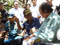 Saat Orang Terkaya RI Kirim Fast Food Pakai Jet ke Korban Bencana