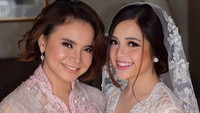 Saat foto bersama Tasya Kamila. Rossa malah kena julid netizen. Foto: Dok. Instagram/itsrossa910