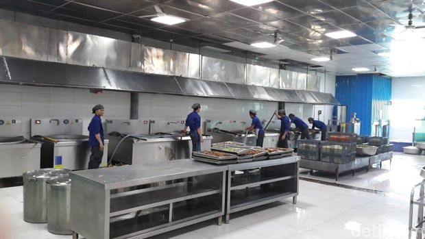 Kantin TKA China dan TKI yang Dipisahkan