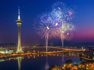 Selain Kunjungi Wisata Ini, Yuk Lihat Langit Warna-Warni di Macao