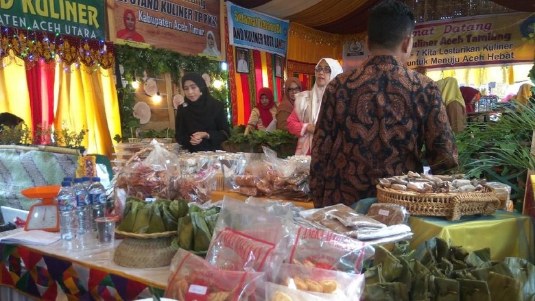 Beragam makanan tradisional di Pekan Kebudayaan Aceh (PKA) ke-7. (Agus Setyadi/detikTravel) Beragam makanan tradisional di Pekan Kebudayaan Aceh (PKA) ke-7. (Agus Setyadi/detikTravel)