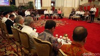 Naskah nota keuangan yang dibacakan juga menjadi titik awal pemerintah bersama DPR membahas kembali kerangka RAPBN yang sudah tersusun sampai benar-benar disepakati bersama.