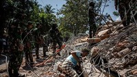 Gempa berkekuatan 7 SR yang mengguncang Nusa Tenggara Barat telah menghancurkan ribuan rumah dan bangunan milik warga. Diketahui 105 orang tewas dan ratusan lainnya terluka dan belum ditemukan akibat gempa tersebut. Ulet Ifansasti/Getty Images.