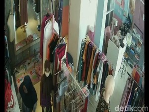 Aksi Ibu-Anak Curi Uang di Toko Baju Terciduk CCTV