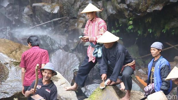 Sedekah Usai Panen, Petani Banjarnegara Lakukan 'Jamasan Gaman'
