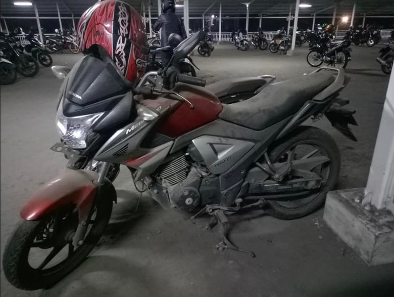 Motor terparkir di stasiun selama 2 tahun Foto: Pool( @komet Multazam/Facebook) Motor terparkir di stasiun selama 2 tahun Foto: Pool( @komet Multazam/Facebook)
