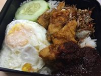 Kalau ke Singapura Mampirlah Cicipi Nasi Lemak Enak di 5 Tempat Ini