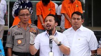 Tim Subdit Renakta Ditkrimum Polda Metro Jaya mengungkap praktik prostitusi anak di bawah umur di Apartemen Kalibata City, Jakarta Selatan.