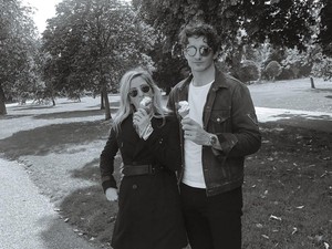 Pernikahan Ellie Goulding Mirip Royal Wedding