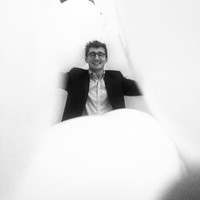 Caspar berasal dari keluarga bangsawan di Inggris. Ayahnya bergelar The Honorable Nicholas Jopling of Yorkshire. Caspar juga merupakan cucu dari politisi ternama Inggris, Michael Jopling. Foto: Dok. Instagram/Caspar Jopling