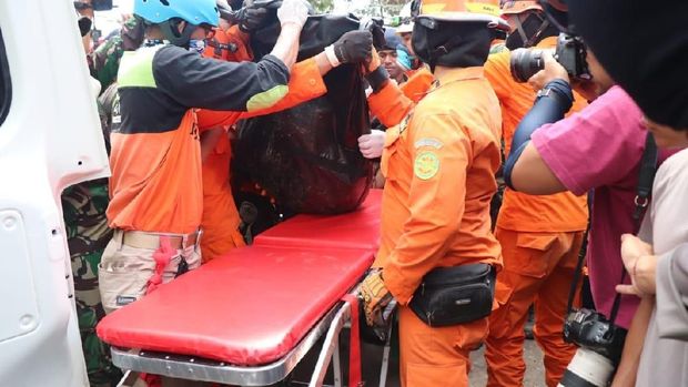 Korban mengalami luka parah.