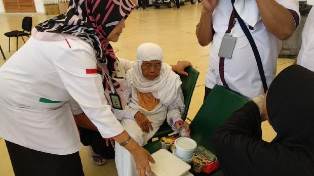 Ditinggal Rombongan, Jemaah Nonkuota Telantar di Bandara Jeddah