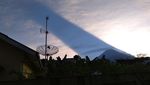 Penampakan Cahaya Matahari Seakan Terbelah di Gunung Sindoro