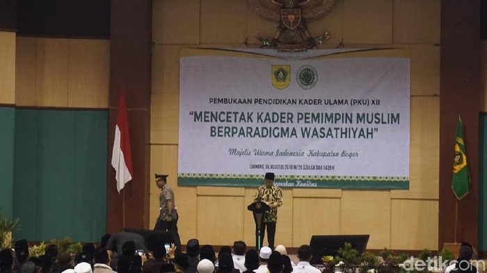 Ditemani Rommy, Jokowi Buka Pendidikan Kader Ulama MUI di Bogor