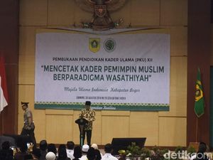 Di Depan Ulama, Jokowi Tepis Tudingan Bahwa Dirinya Antek Asing