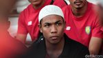 Ketika Lalu M Zohri Berkopiah Putih