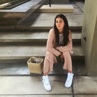 Leo adalah teman aktor Al Pacino yang merupakan ayah tiri dari Camila.  Foto: dok. Instagram (camilamorrone)