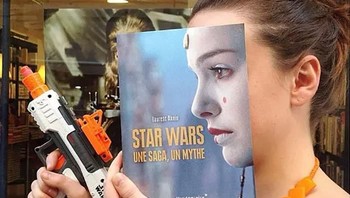 Awalnya wajah staf yang dipadukan dengan sampul buku Foto: instagram.com/librairie_mollat