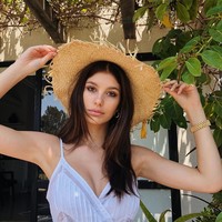 Keduanya semakin terlihat intim. Terlebih dengan liburan keduanya saat di Italia baru-baru ini.  oto: dok. Instagram (camilamorrone)