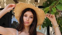 Ia pun tampak enjoy bermain sosial media dan tak menghiraukan komentar-komentar miring. Dok. Instagram/camilamorrone