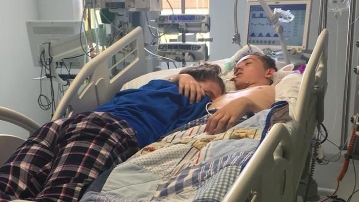 Mengiris Hati, Kisah Remaja Peluk Teman Spesial Sebelum Life Support Dimatikan