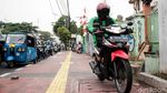 Duh, Pemotor Masih Saja Nekat Terobos Trotoar