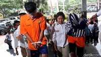 Kasus itu terungkap setelah polisi mendapatkan informasi dari masyarakat. Muncikari-muncikari itu mengeksploitasi anak di bawah umur untuk melayani nafsu berahi pria hidung belang.