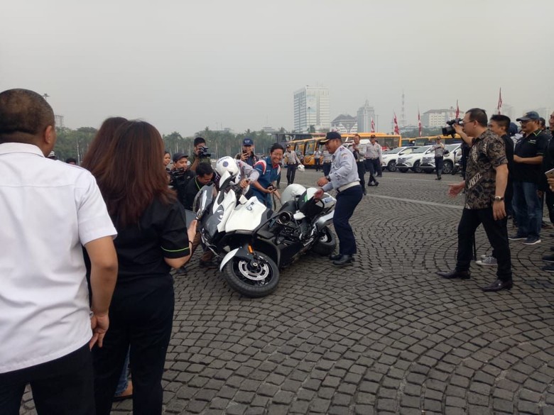 Anies saat terjatuh mengendarai moge. Foto: Muhammad Fida Ul Haq Anies saat terjatuh mengendarai moge. Foto: Muhammad Fida Ul Haq