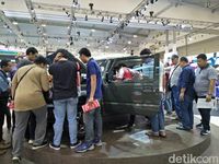 Suzuki Jimny dikerubungi di GIIAS 2018.