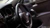 Tiguan VRS dibantu transmisi 6 percepatan kopling ganda plus triptonic.