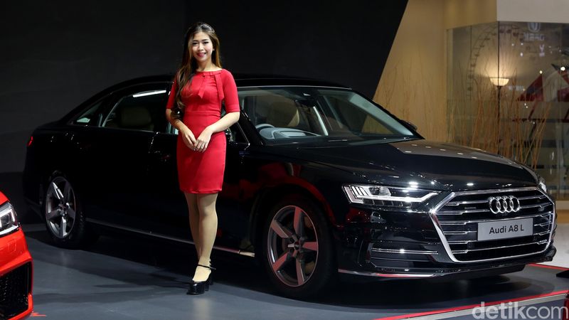 Saloon premium Audi A8 L resmi diperkenalkan di GIIAS 2018, ICE, BSD, Tangerang. Generasi keempat Audi A8 L ini punya teknologi hybrid yang cukup canggih.